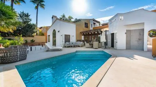 Beautifully modernised villa in a well-kept community on the golf course of Santa Ponsa