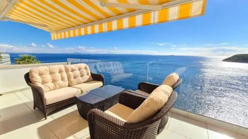 Attractive apartment in unique first line location in Torrenova offering panoramic sea views