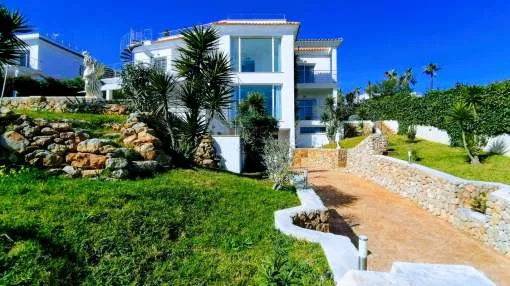 Beautiful villa with sea and mountain views in Santa Ponsa