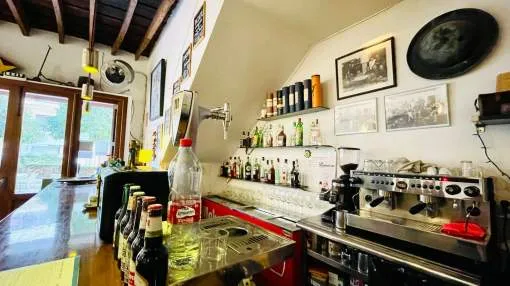BAR/ RESTAURANT Transfer of currently working commercial premises in the centre of Palma.