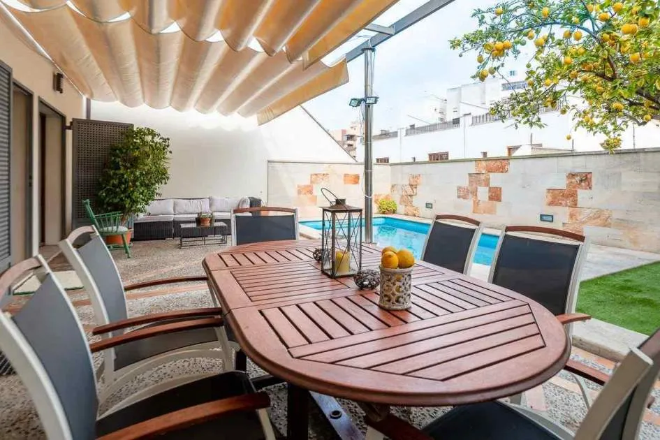 One of the most emblematic semidetached houses in the quiet neighbourhood of Son Espanyolet.