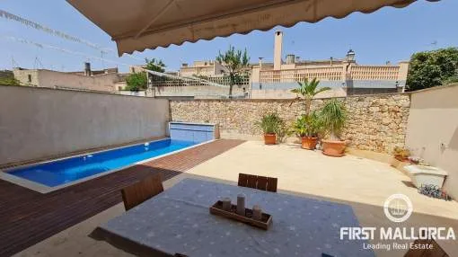 Wonderful villa with a large terrace and swimming pool in the peaceful village of Maria de la Salut