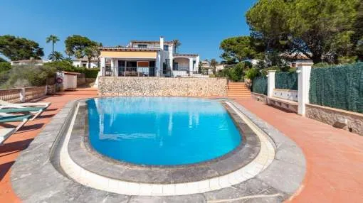 Mediterranean villa on the seafront with holiday license
