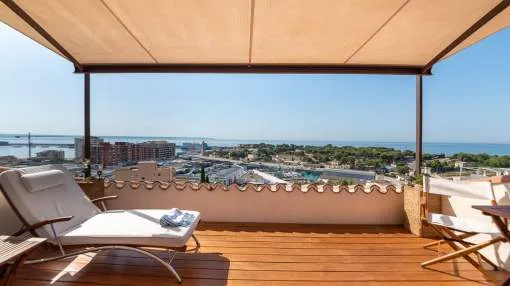 Superb penthouse in small community overlooking Paseo Maritimo and the bay of Palma