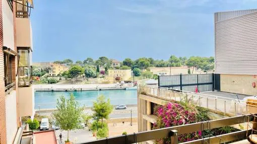 Nice apartment located in a prestigious building next to the Porto Pi commercial centre with partial harbour view