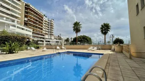 Furnished 3 bedroom penthouse is located on the Paseo Marítimo of Palma.