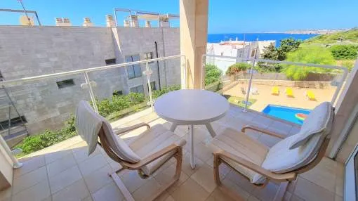 Bright flat with sea views, pool and garden area in Cala Figuera