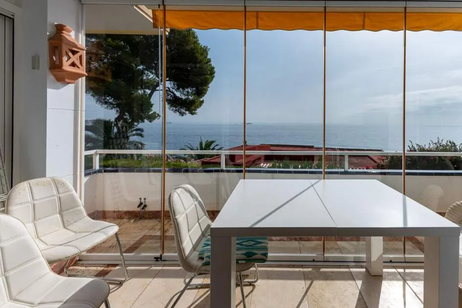 Spacious ground floor apartment in the front line community in Illetes