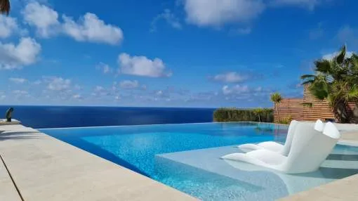 Luxury seafront villa with 5 bedrooms situated in the southwest of Mallorca