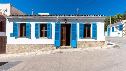 Charming Fisherman's House a stone's throw from the sea in Sant Elm
