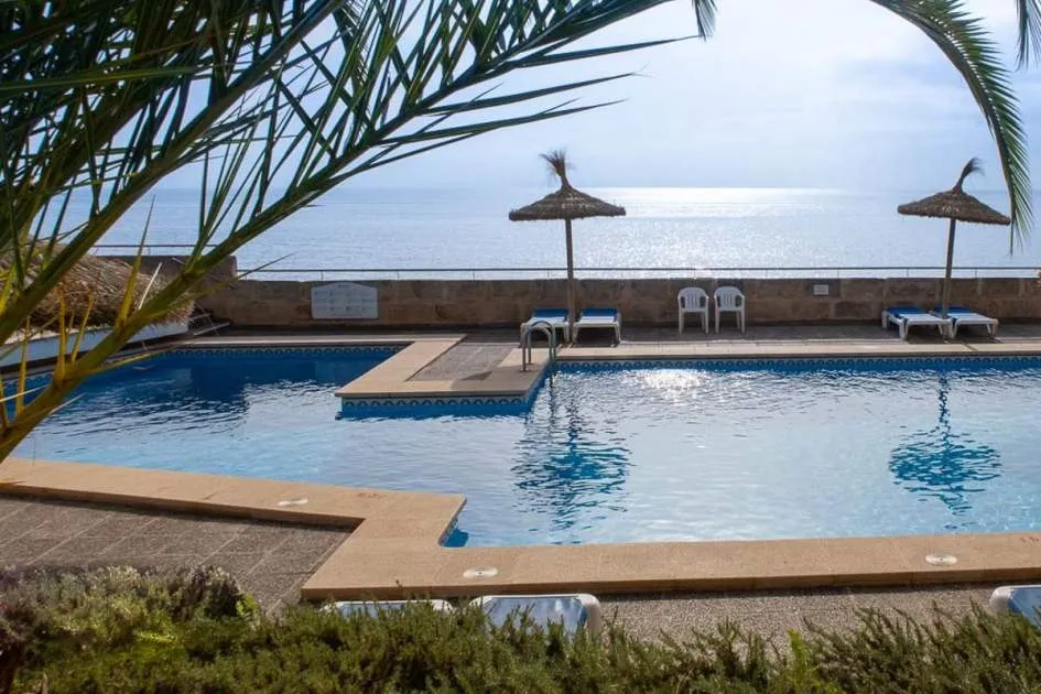 Apartment in a frontline building with pool & sea access in Illetas Apartment in a frontline building with pool & sea access in Illetas