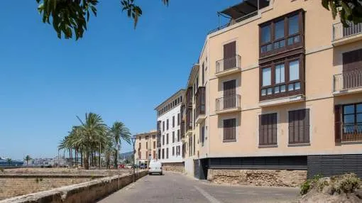 Waterfront apartment on the historical wall of the Calatrava