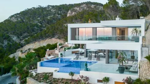 Completed new build villa with sea views and sunsets in Cala Llamp