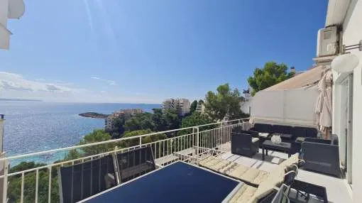 Apartment with stunning sea views just steps from the sandy beaches in Illetas