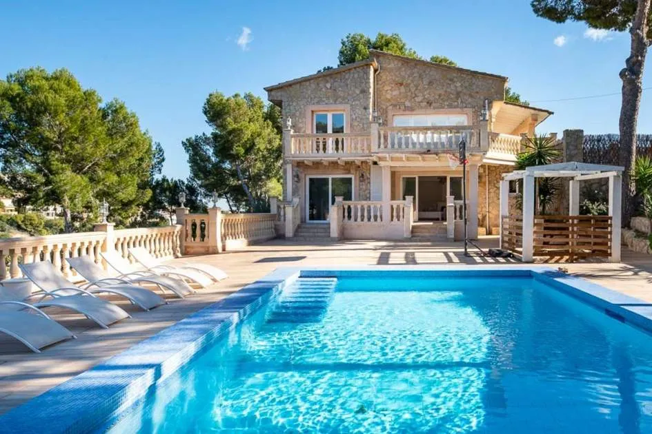 Existing property with new project and building licence on a double plot in Costa den Blanes Existing property with new project and building licence on a double plot in Costa den Blanes