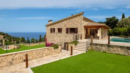 Beautiful stone finca with guest house and sea views in the center of the village of Estellencs.