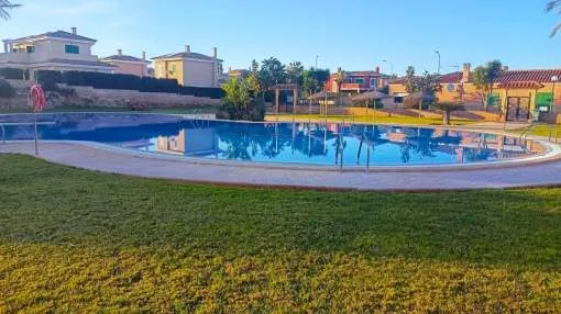 Ground floor apartment situated very close to the coast with communal pool in the east of Mallorca