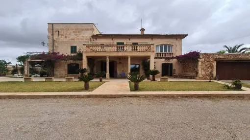 Large rustic villa in Campos, very close to the beaches of the south of Mallorca.