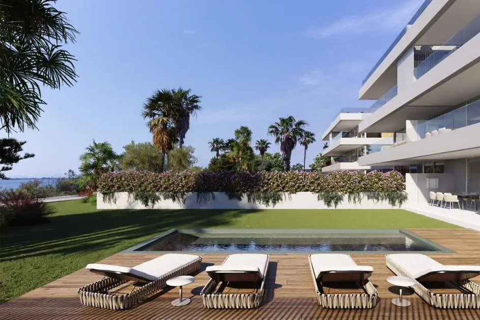 New ground floor apartment front line to the sea and private pool in Puerto Pollensa