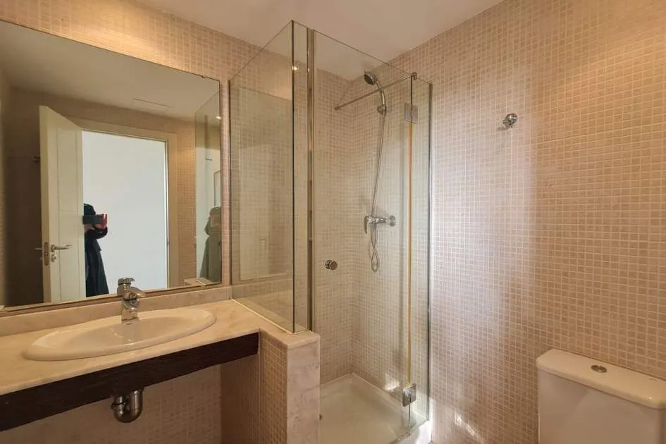 A sunny townhouse with sea view and a short stroll from the beach