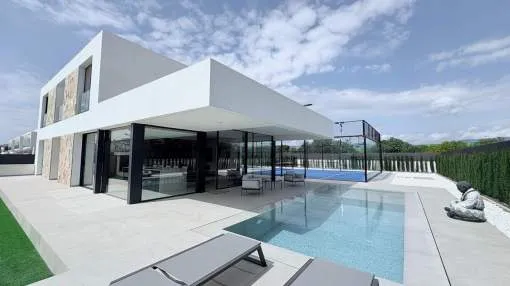 Designer villa with private paddle tennis court and swimming pool in Marratxí