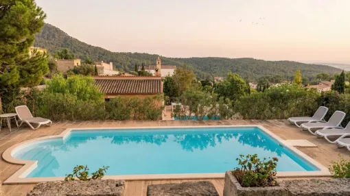 Charming spacious village house with pool, garden and unique views in Galilea