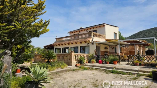 Charming Finca for Rent at the Foot of Puig de Randa with Pool and Spacious Garden