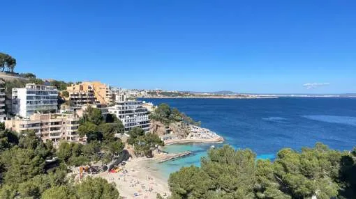 Bright sea view penthouse on the beach in Illetas