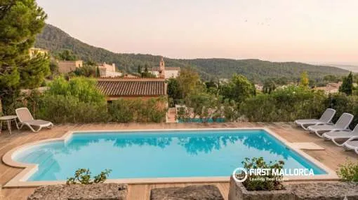 Charming spacious village house with pool, garden and unique views in Galilea