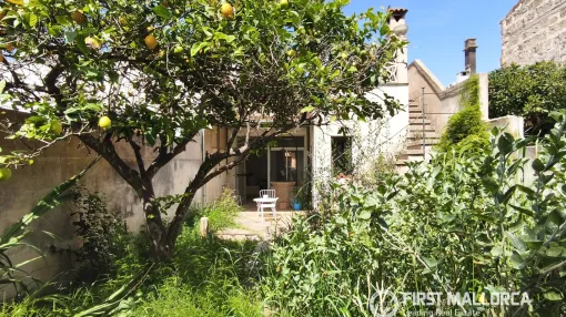 Village house with garden and great potential in Llucmajor