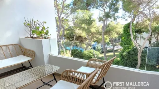 Modern apartment in a residential community with pool and direct access to the sea