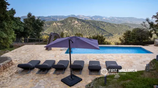 A stunning estate with a vacation rental license in Esporles