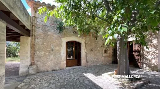 Rustic finca in Sineu with solar panels and separate apartment