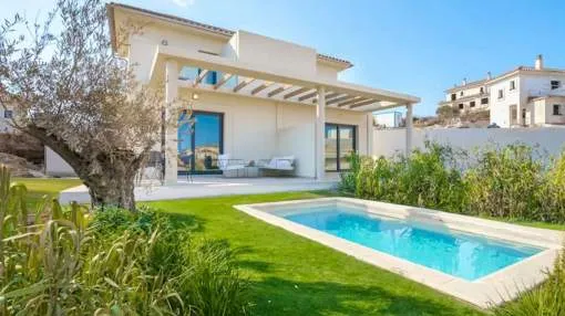 Newly built villa near the sea in Cala Romantica