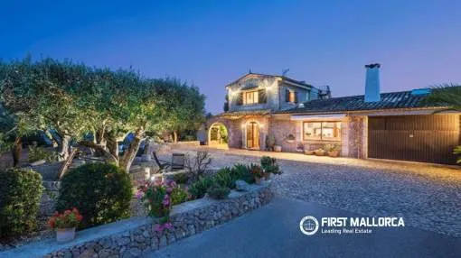 Mallorcan Finca with Heated Pool and Views in Búger