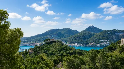 Ocean-view lot with existing structures and approved building permit in a secluded area of Port Andratx