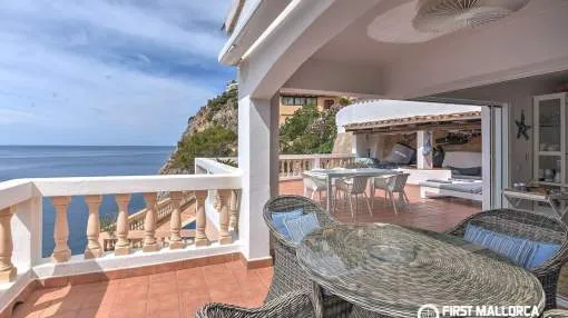 Mediterranean-style duplex penthouse on the seafront in Port Andratx