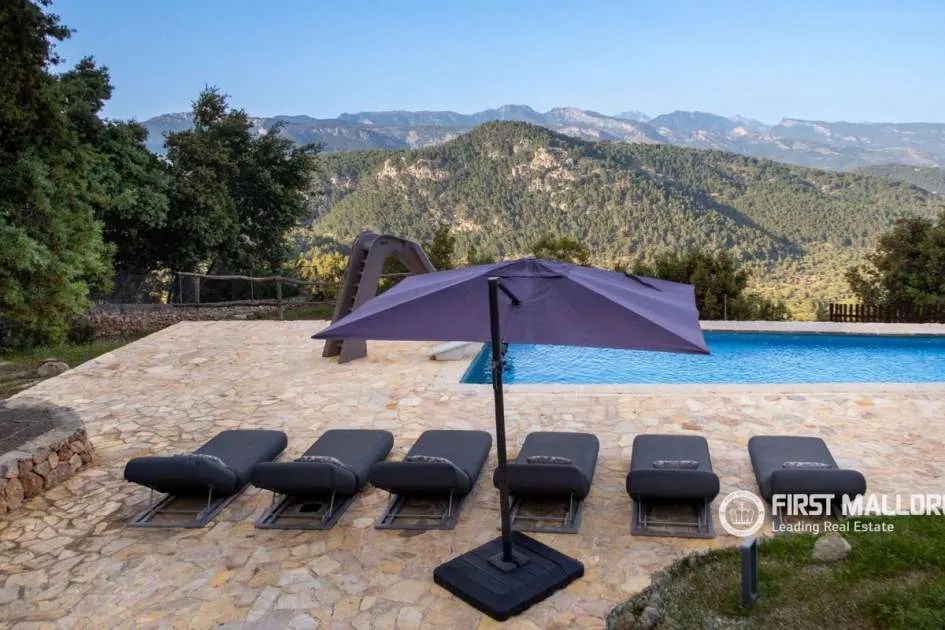 A stunning estate with a vacation rental license in Esporles