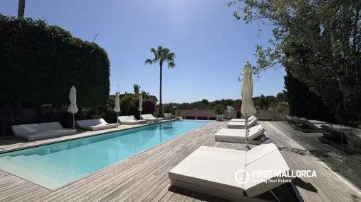 Modern Ground Floor Apartment with Direct Pool Access in Marivent