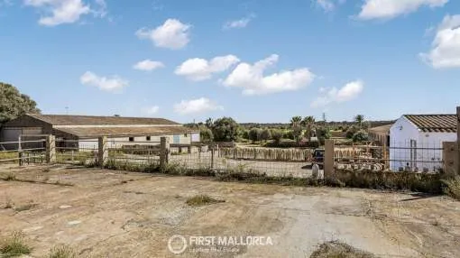 Rustic plot with existing agricultural buildings near Santanyí