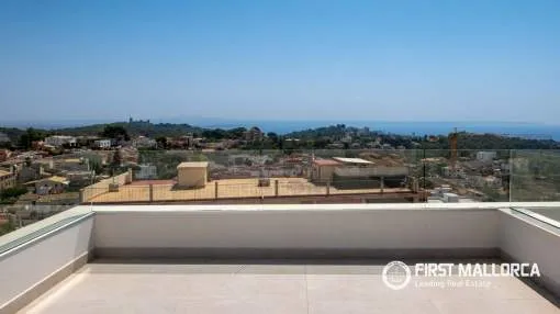 Contemporary Triplex with Rooftop Terrace and Panoramic Views of the Sea and Bellver Castle in Génova