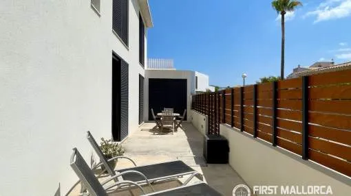 Modern Ground Floor Apartment with Private Garden – Just a Short Walk from the Sea