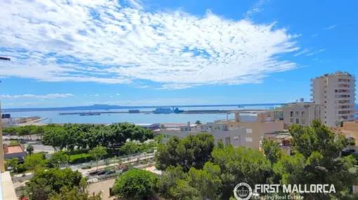 Exclusive Penthouse with Sea Views, Pool and Parking in Palma