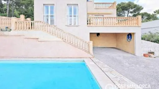 House for renovation in a prestigious area near the sea