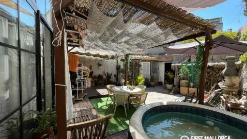 Charming house for sale in Sineu with parking and a private courtyard