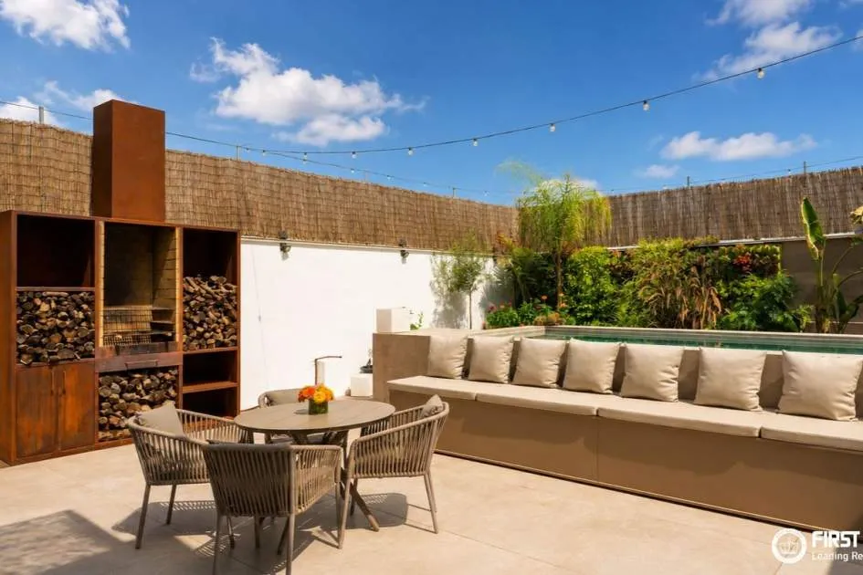 Spectacular loft-style village house with private pool and garage Spectacular loft-style village house with private pool and garage