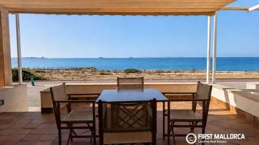 Well-maintained frontline townhouse in Sa Ràpita with spectacular panoramic sea views