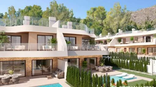 New-build semi-detached houses with private garden and private pool in Peguera