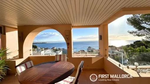 Spectacular Sea-View Apartment in Illetas.