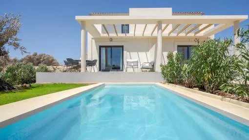 Newly built semi-detached villa near the sea in Cala Romantica